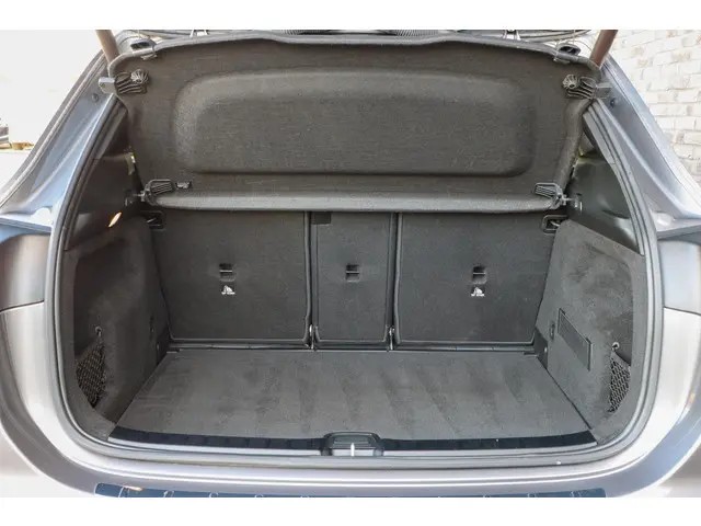 Mercedes-Benz GLA 250 e Style 2022 Hybride Benzine 15