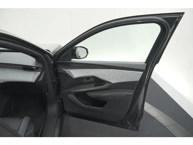 Peugeot 3008 1.2 Hybrid 136 GT 2025 Hybride Benzine 60