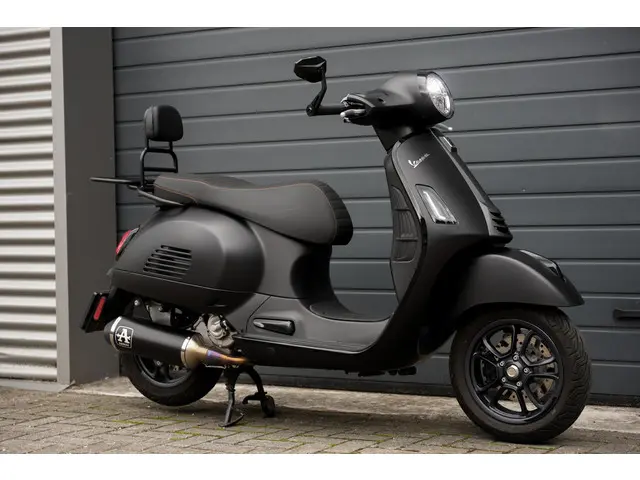 Vespa GTS 300 HPE Nieuw Mod Arrow 2024 2024 Benzine 3