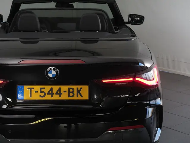 BMW 4 Serie Cabrio 420i High Executive 2021 Benzine 4