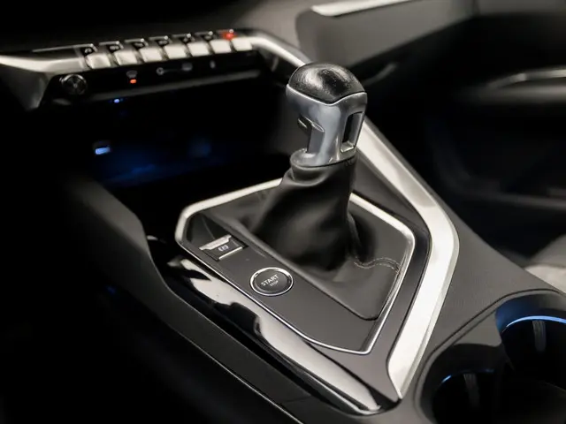 Peugeot 3008 1.2 PureTech Premium Sport 2018 Benzine 11