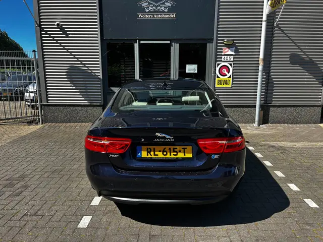 Jaguar XE 2.0 D Pure 2018 Diesel 8