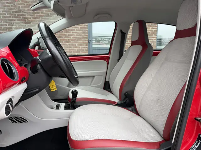 Volkswagen up! 1.0 high up! BlueMotion 2013 Benzine 7