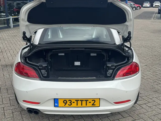 BMW Z4 Roadster sDrive20i Executive 2012 Benzine 16