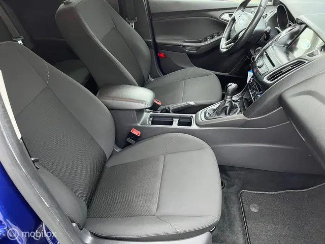 Ford Focus Wagon 1.0 Lease Edition 2017 Benzine 6