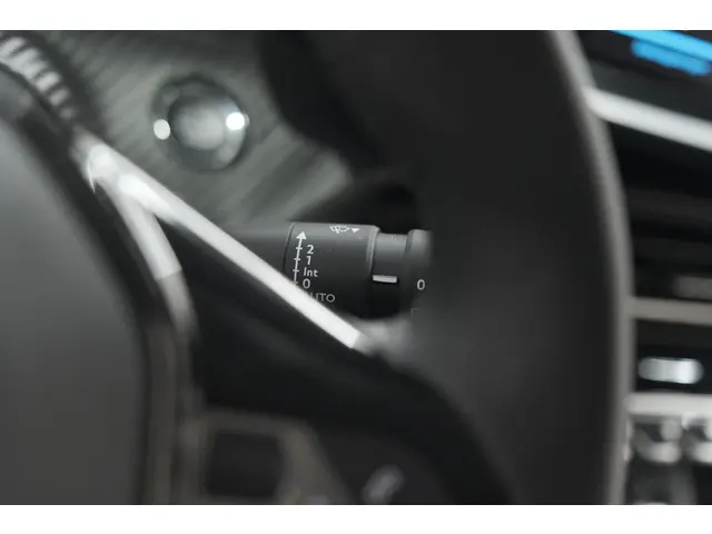 Peugeot 208 PureTech 100 Allure Pack 2023 Benzine 32