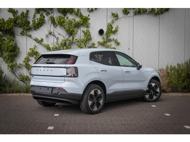 Volvo EX30 Extended Range Core 69 kWh 2025 Elektrisch 3
