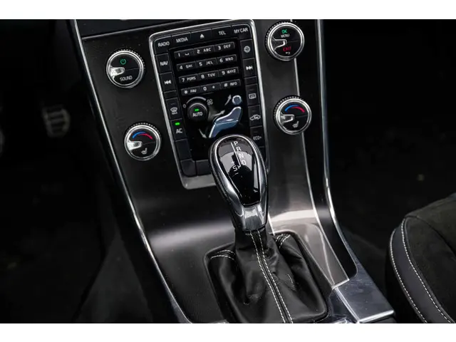 Volvo S60 1.5 T3 R-Design 2018 Benzine 21