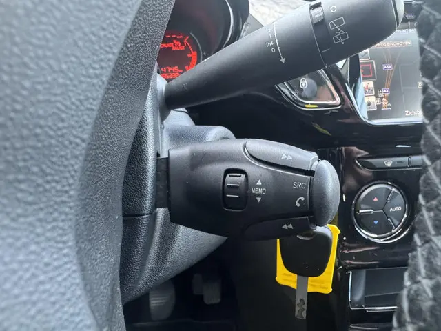 Citroën C3 1.0 PureTech Exclusive 2015 Benzine 32