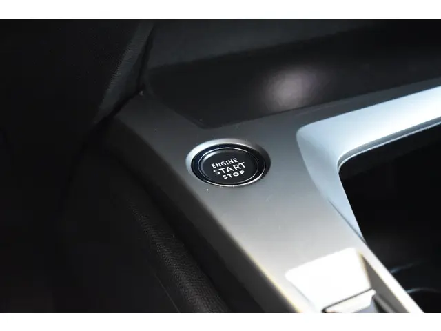 Peugeot 308 SW 1.2 PT Active Pack Business 2023 Benzine 18