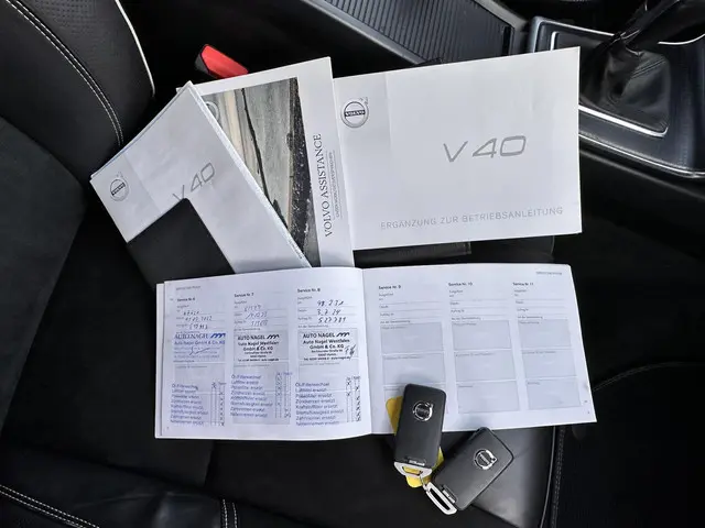 Volvo V40 2.0 T2 R-Design 2016 Benzine 18