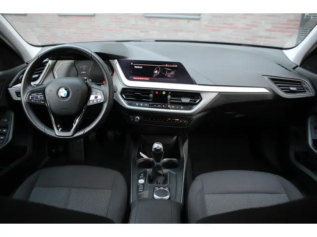 BMW 1 Serie 118i High Executive Edition 2020 Benzine 18