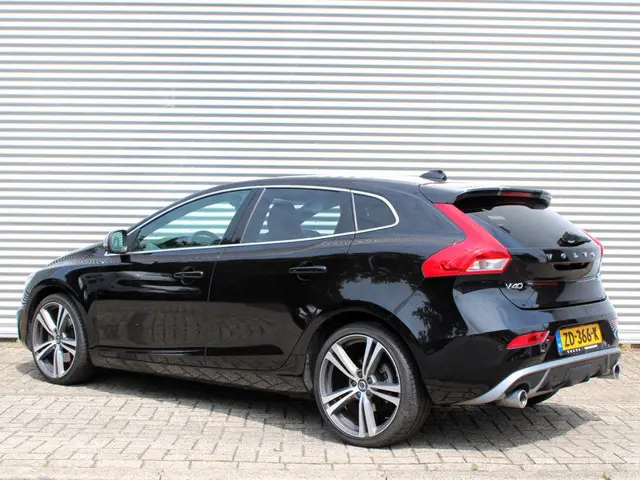 Volvo V40 T3 Automaat Polar+ Sport R-Design 2019 Benzine 4