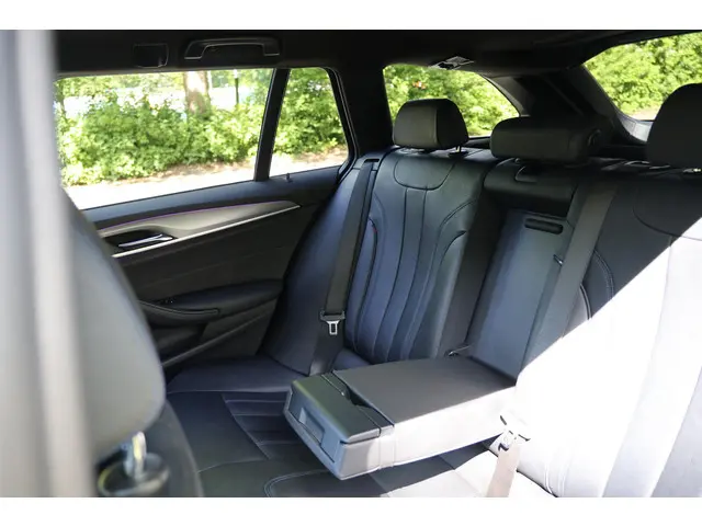 BMW 5 Serie Touring 530i High Executive 2020 Benzine 15