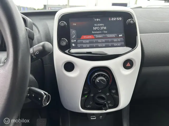 Citroën C1 1.0 VTi Feel Navigatie Carplay , 2020 Benzine 17