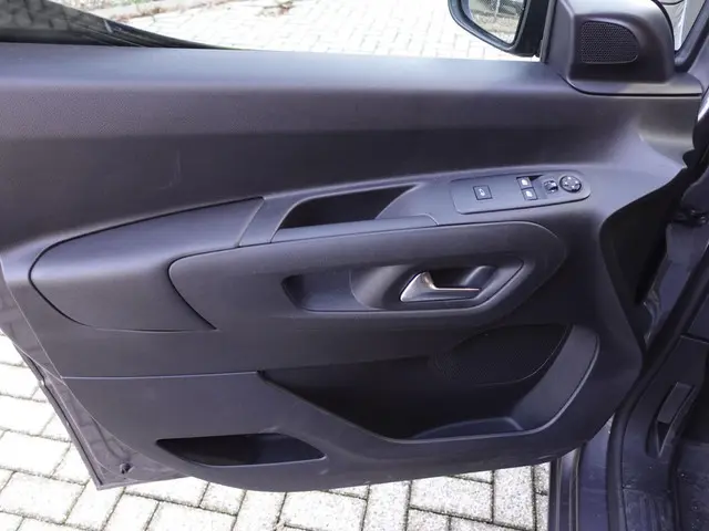 Opel Combo 130pk L1H1 2023 Diesel 11