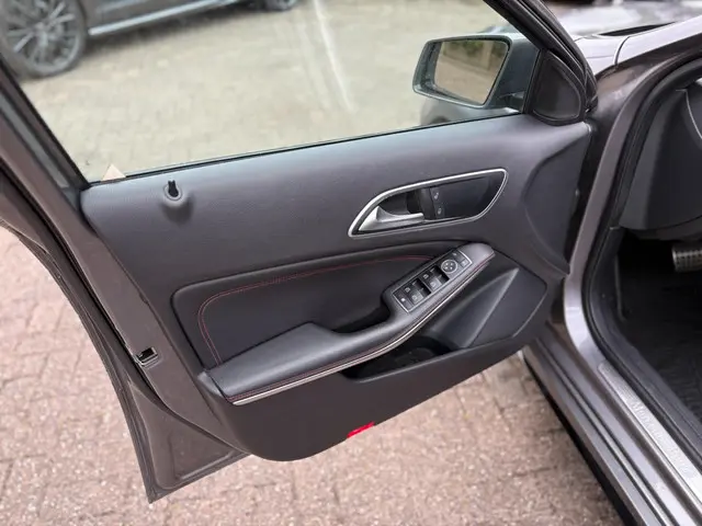 Mercedes-Benz A-Klasse 250 Sport Ambition 2015 Benzine 10