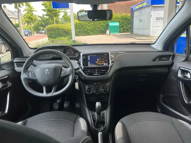 Peugeot 208 1.2 PureTech Active Navi, Cruise 2015 Benzine 19