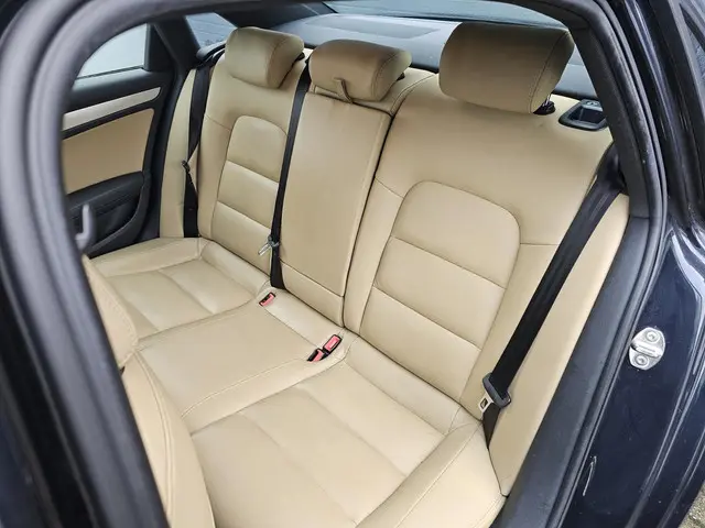 Audi A4 Limousine 1.8 TFSIe Limited S 2014 Benzine 16