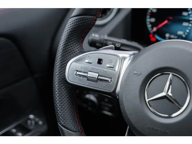 Mercedes-Benz GLA 250 e AMG Line 2021 Hybride Benzine 35