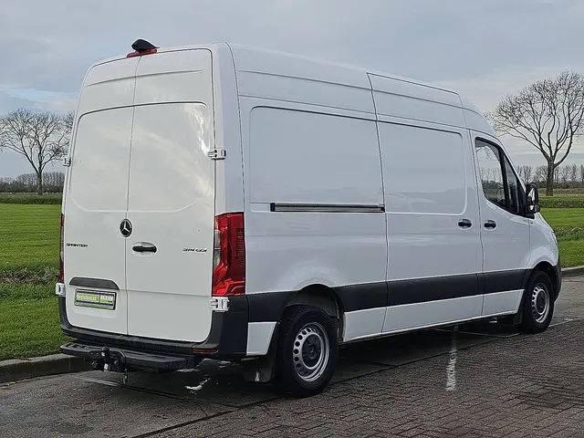 Mercedes-Benz Sprinter 3