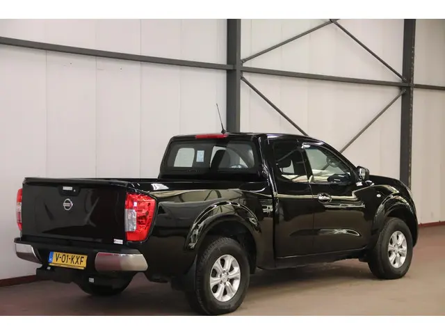 Nissan Navara 2