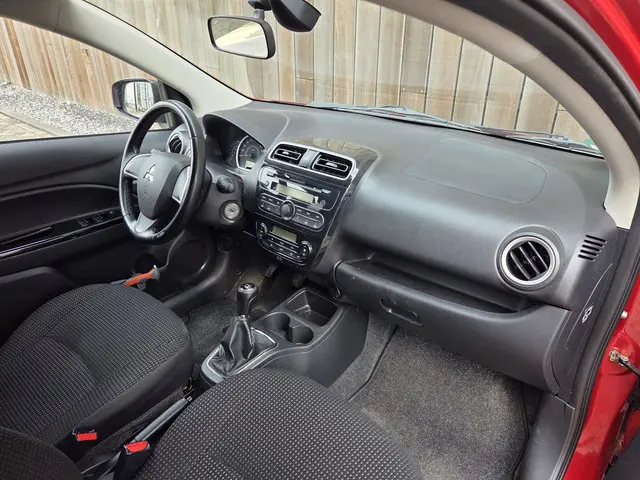 Mitsubishi Space Star 2