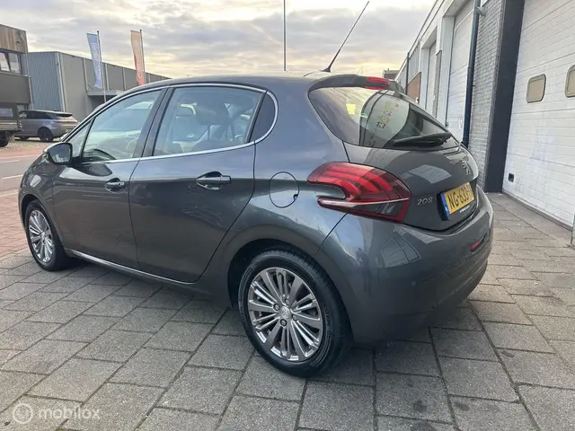 Peugeot 208 1.2 PureTech Allure 2017 Benzine 5
