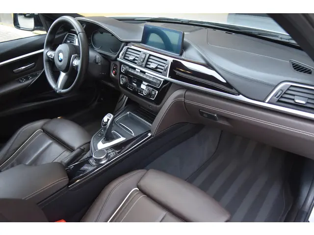 BMW 3 Serie 340i High Executive 2018 Benzine 13