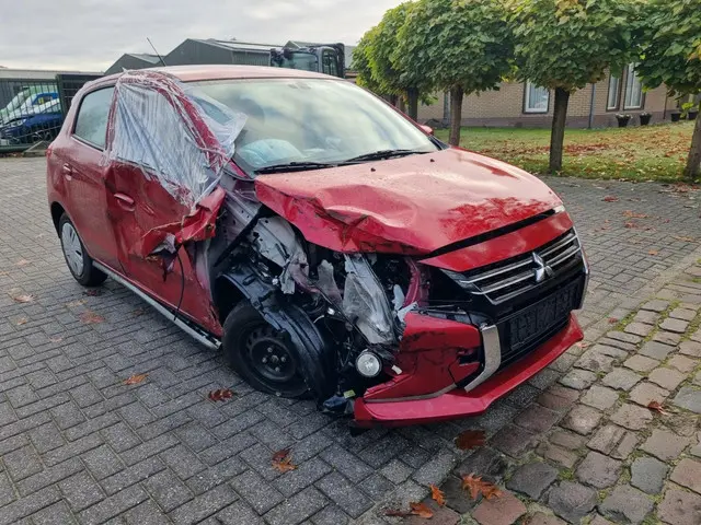 Mitsubishi Space Star 1.2 Connect+ 2025 Benzine 7