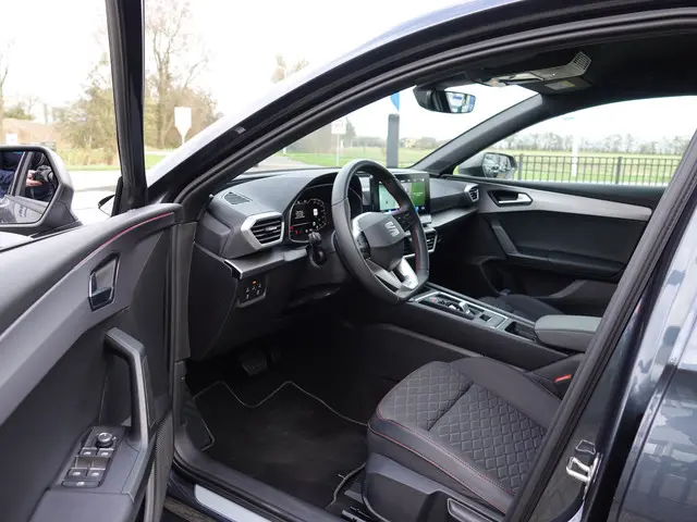 SEAT Leon 1.5 eTSI FR 150PK 2023 Hybride Benzine 4