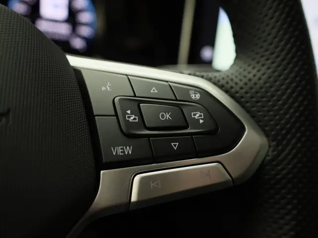 Volkswagen Golf 1.5eTSI/150PK R-Line DSG 2025 Benzine 25