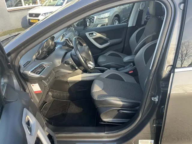 Peugeot 2008 1.2 PureTech Allure Automaat 2018 Benzine 10