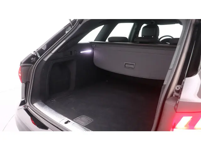 Audi A4 Avant 35 TFSI 150pk Competition 2021 Benzine 31