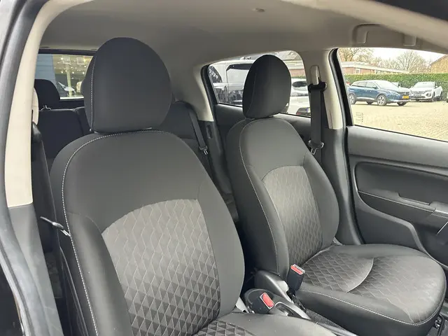 Mitsubishi Space Star 1.2 Intense 2022 Benzine 37