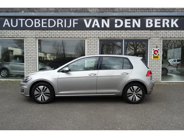 Volkswagen e-Golf 3