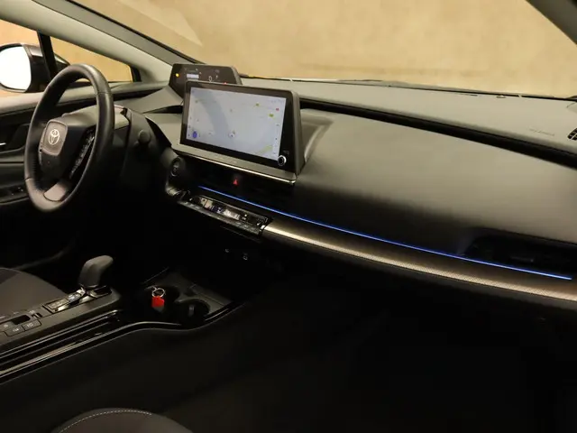 Toyota Prius 2.0 Plug-in Executive 2024 Hybride Benzine 26