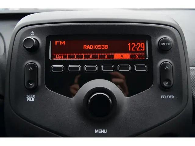 Toyota Aygo 1.0 VVT-i x-now / NL auto 2017 Benzine 17