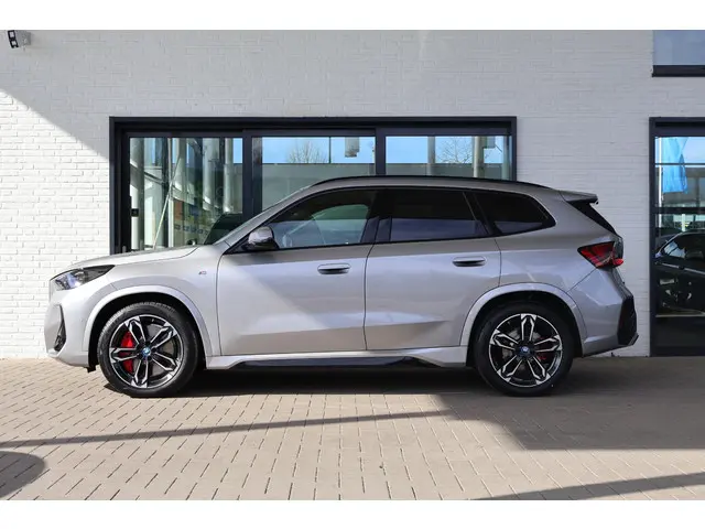 BMW iX1 xDrive30 2025 Elektrisch 5