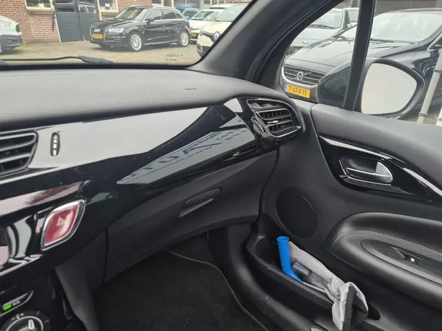 Citroën DS3 Cabrio 1.2 VTi So Chic 2014 Benzine 6