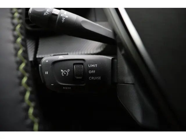 Peugeot 2008 1.2 PureTech GT Pack 2021 Benzine 30