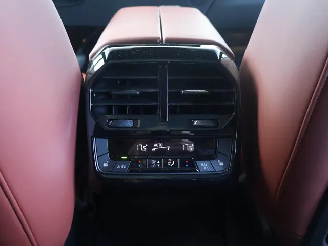 BMW iX xDrive50 High Executive 112 kWh 2022 Elektrisch 15