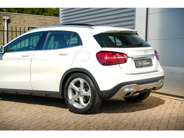 Mercedes-Benz GLA 180 Sport Edition 2019 Benzine 31