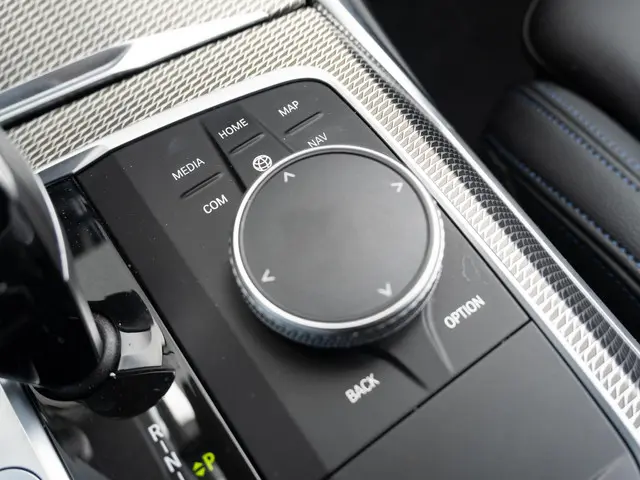 BMW 3 Serie Sedan 320i 2020 Benzine 29