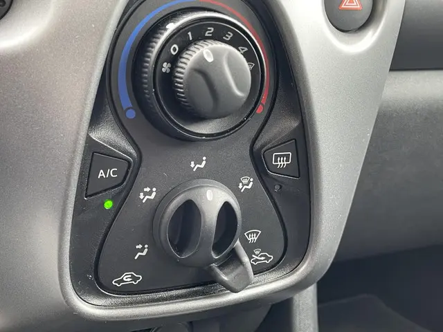 Toyota Aygo 1.0 VVT-i x-play 2021 Benzine 9