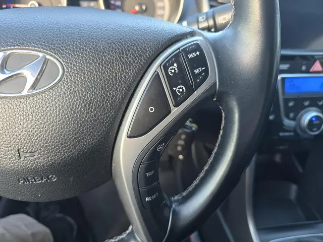 Hyundai i30 1.6 VERKOCHT 2015 Benzine 15