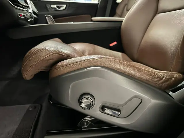 Volvo XC60 2.0 T8 AWD Momentum Pro 2020 Hybride Benzine 8