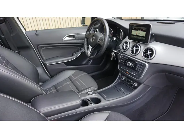Mercedes-Benz GLA 200 157pk Ambition 2014 Benzine 14
