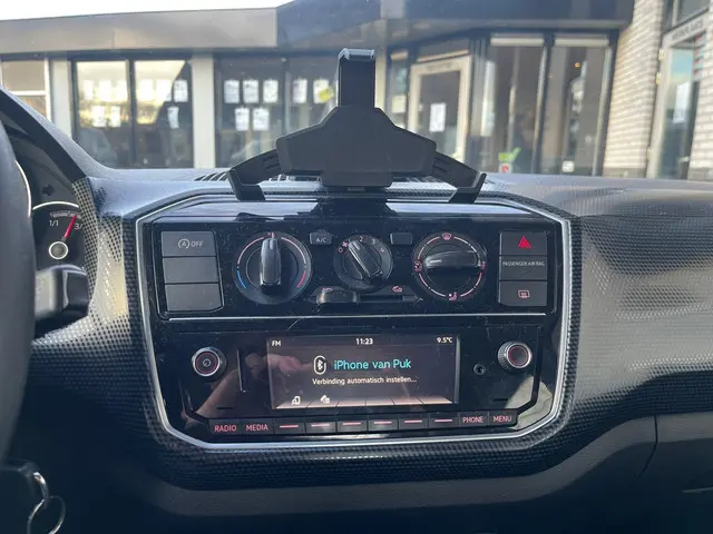 Volkswagen up! 1.0 BMT move up! 2017 Benzine 9