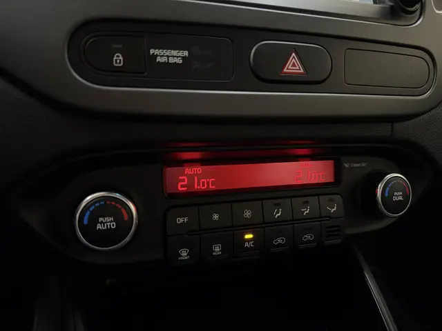 Kia Carens 1.6 GDi ComfortLine, 135Pk, 2015, 2015 Benzine 24